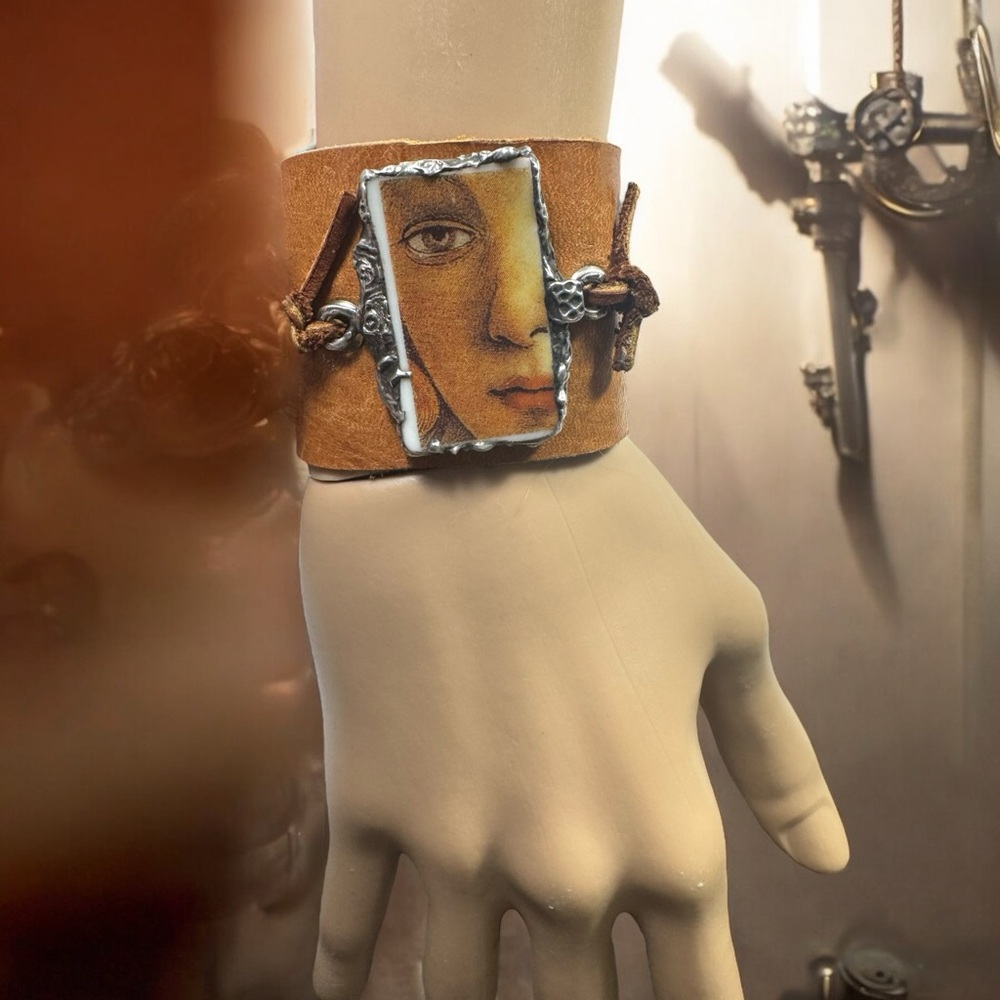 La Ghirlandata Rosetti Art Face Tile & Silver Blend Bezel Leather Cuff Bracelet - Picture 7 of 11